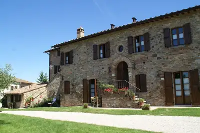 Image de Maison de Vacances à Montone avec Piscine