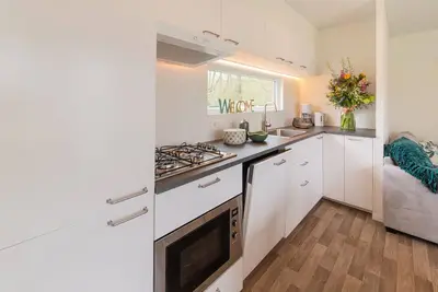 Image de Mobil-home spacieux au bord d'un ruisseau