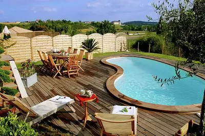 Image de Villa avec terrasse dans la campagne chalaisienne