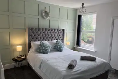 3x large modern apartments with all private bathrooms with free parking