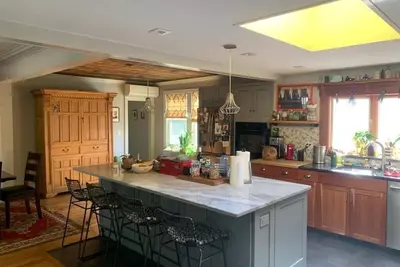 Image de Spacious house minutes from Harvard Square.