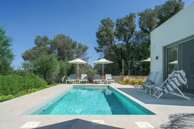 Image de New Modern Villa w/Private Swimming Pool & Bbq