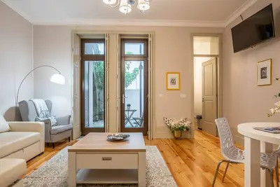 Image de Porto Historic: 1br w\/ Private Patio by LovelyStay