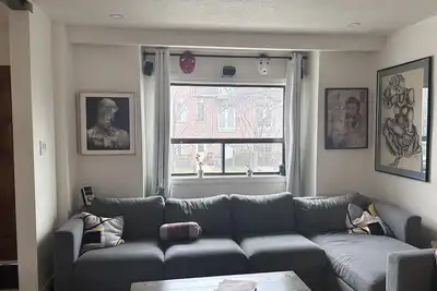 Image de 3bdrm 1. 5 bath house available Jan16-Feb16 2024. Located in Little Portugal.