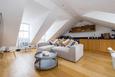 Image de Stunning views, top floor flat