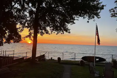Image de Lake Front Beach House On Lake Huron - Private Beach