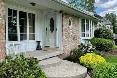 Image de Gorgeous Williamsville Home in Central Location