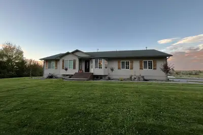 Image de Heise Hot Springs Gathering Place sleeps 30+ w/Hot tub