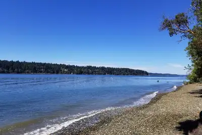 Image de Bainbridge Island Pebble Garden Villa Waterfront