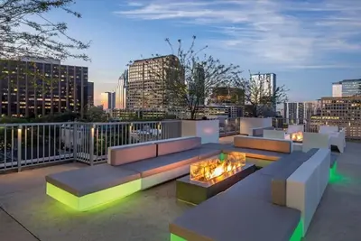 Image de Modern 1BdRm -Ready for your F1 Race Weekend -Oct. 17-21 Downtown & Close to all