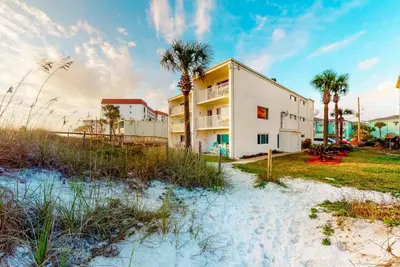 Image de Walk Out Your Door & Step Onto The Beach!