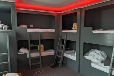 15 min walk to Anfield stadium sleeps 7 purpose built bunk bed