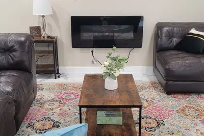 Image de Luxury Suburban Hideaway\nCome see why this is better than a hotel stay.