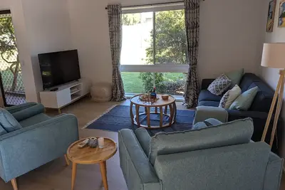 Image de Mornington 2 Bedroom Getaway- short stroll to beach, cafes and shops.