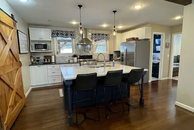 Image de Summer Fever - Modern Farmhouse, watch Asv fireworks from the backyard!