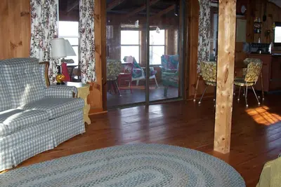 Image de Main Cottage: family & pet friendly on pristine Echo Lake in Vt's Nek!