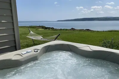 Image de Oceanfront cabin with private beach and hot tub