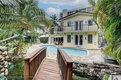 Image de Beach Oasis 5br 4Bath~Steps to Beach~Pool~GameRoom