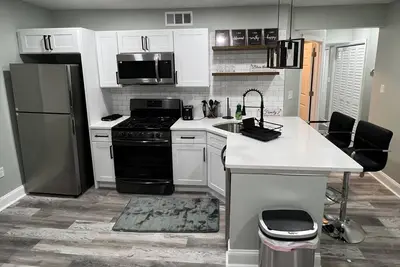 Image de Cozy Townhome Near Restaurants, Movies, and Entertainment