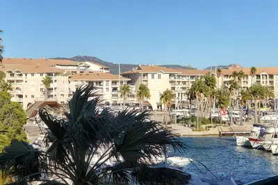 Image de Port-Fréjus, Cesaree Borghèse, 2/3 pièces 52m2, 4 couchages, piscine, climatisé, parking, accès proche à la plage, grand balcon pour agréable séjour au soleil, détente et loisirs