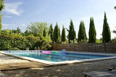Image de Gîte en campagne avec piscine