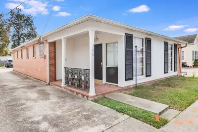 Image de City Walk + Wedding Haven