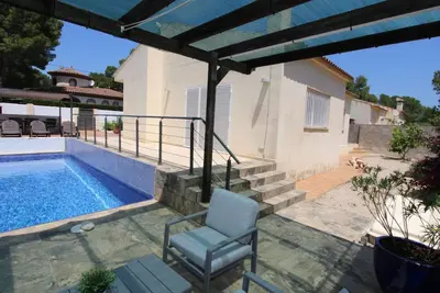 Image de Maison bord de mer avec piscine privée, clim en option, wifi gratuit, animaux bienvenus