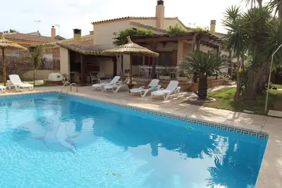 Image de Maison avec piscine privée, près de la mer, climatisation optionnelle, Wi-Fi gratuit, animaux acceptés