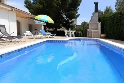 Image de Maison de Vacances: Piscine Privée, Près de la Mer, Animaux Bienvenus, Plage pour Chiens