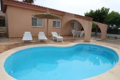Maison avec piscine privée près de la mer, animaux acceptés, Wi-Fi gratuit, climatisation en option