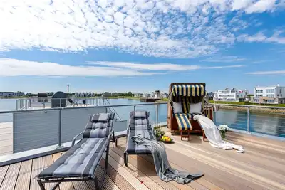 Image de Seeteufel - Hausboot, Dachterrasse, Wasserblick, Hundefrei, Sauna