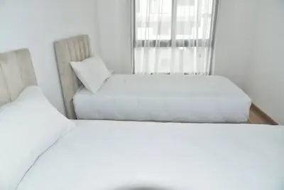 Image de Cozy 2 Bedroom apt with Pool View & Gym Access!