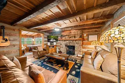 Image de Huckleberry Inn | By Colonial Properties