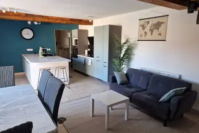 Image de Chez Madeleine, Maison Mitoyenne Avec Cour Fermée Dans Joli Village Bourguignon