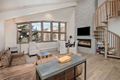 Image de Vail Village Stylish & Spacious 2 Bedroom Apartment by Gorecreek Rentals
