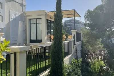 Image de Maison de charme vue mer avec piscine au centre de Marseille.