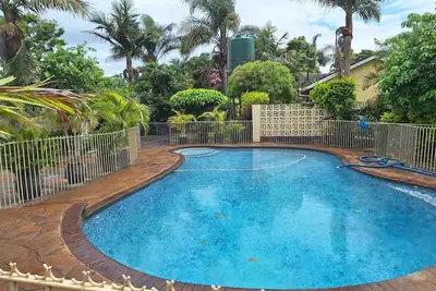 Image de Cosy 6 Bedroomed Guest House with a Jet Hot Tub and an Outdoor Swimming Pool