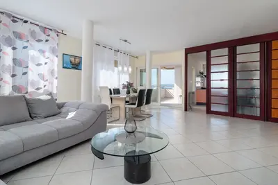 Image de Luxury apartment 5 minutes from the beach and 10 minutes walk from the center!