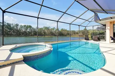 Image de Rest & Relax at Sunset by the Lake. Entire Villa with Heated Pool and Spa!