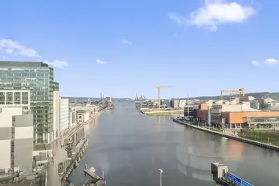Image de Stunning 2 Bedroom Apartment in City Centre with River View\n