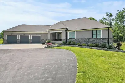 Image de Peaceful Country Living Close to the City!