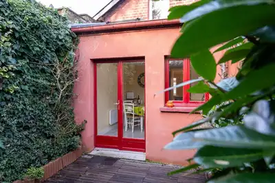 Image de Les volets rouges maison de pêcheur avec extérieur