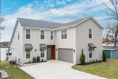 Image de Spectacular, New Waterfront Home. A Place to Escape and Enjoy Lake Life!