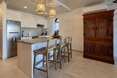Image de Centrally located contemporary apartment in Simpsonbay.