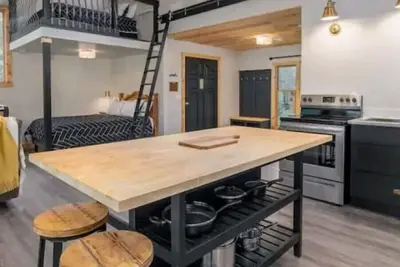 Image de Hard to Find Cabin