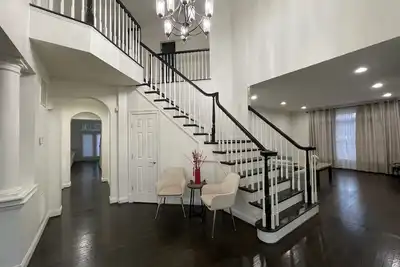 Image de Big Spacious modern house, 15 min from Dc, Gmu, Tyson's Corner