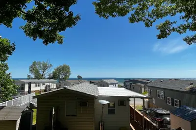 Image de Sherkston Shores Resort - full lake view, large private lot, covered deck!