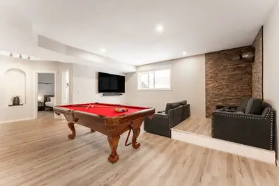 Image de 5-Br/3-Ba | Private Pool & Hot Tub | Pool Table + Home Theatre