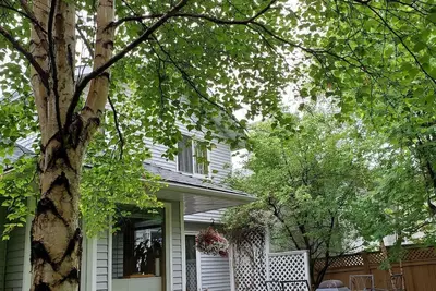 Image de 3br furnished Family Home with Gym in Sw Calgary