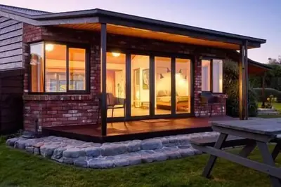 Image de Stay at one of Kaikoura's most scenic spots, just a minute walk from the beach!
